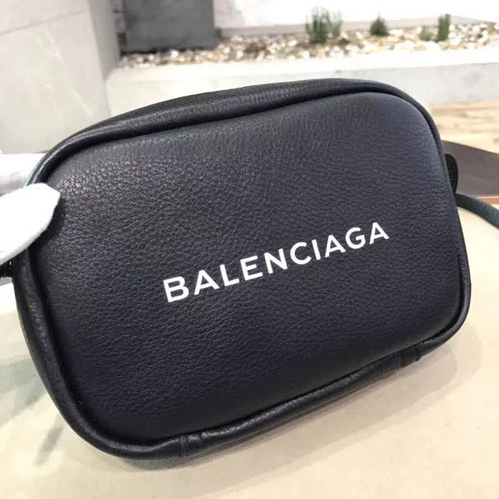 BALENCIAG巴黎世家 相機包 專櫃最新款 裏外全荔枝紋皮 字母LOGO 斜跨小包  BL1617